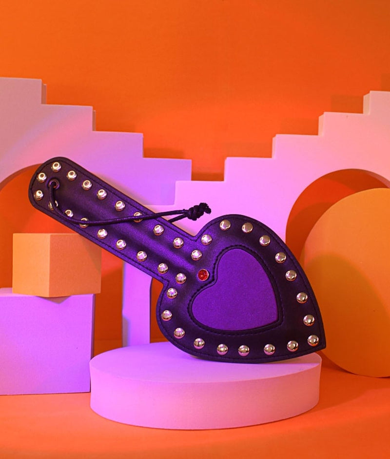 Dona Coelha Palmatória Formato Coração – Linha BDSM