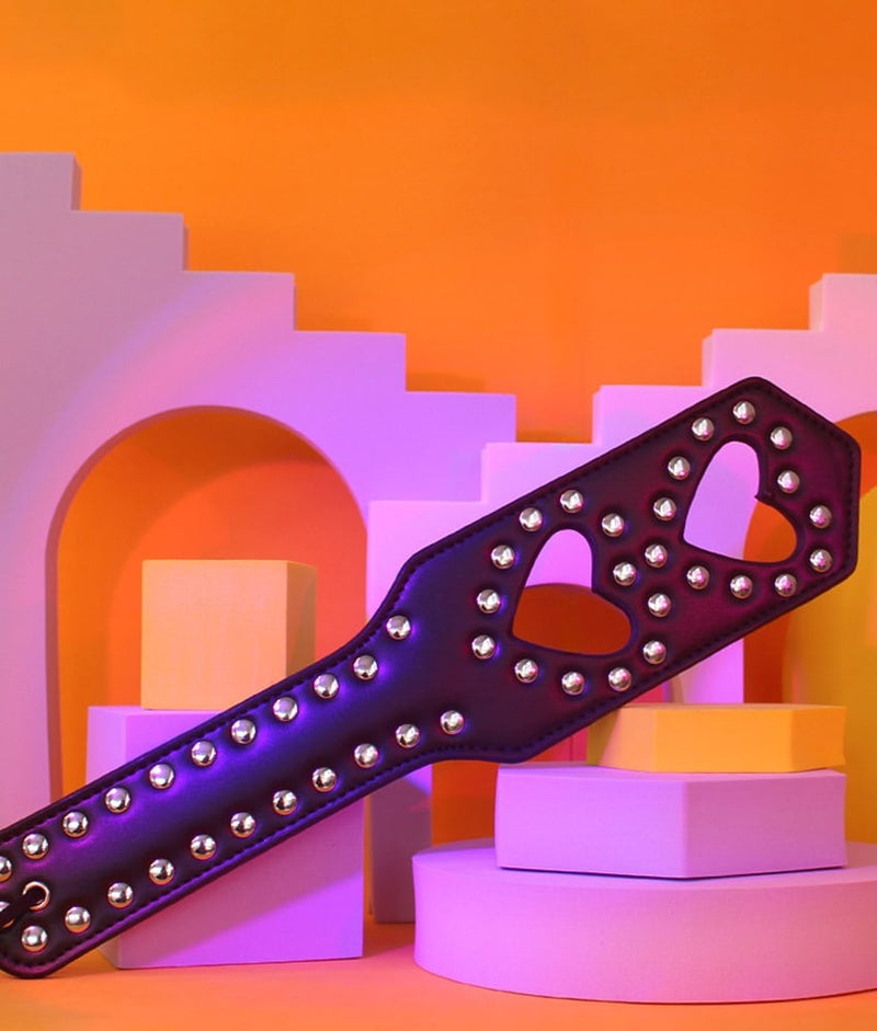 Dona Coelha Palmatória Rebites – Linha BDSM